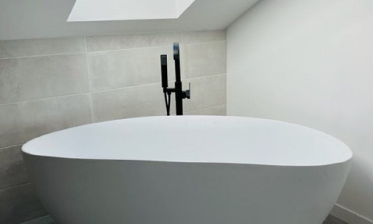 Rénovation et création de salle de bain avec baignoire ilot à Toulouse